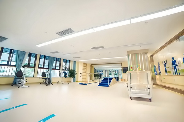 深圳应届大学生入户条件_王欣瑜拒绝和裁判握手引发淡人人设塌房热议，网友破案：被逼急了 网友破案、王欣瑜拒绝